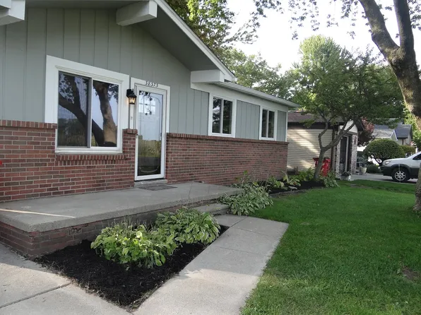 38373 Cherry Ln, Harrison Township, MI 48045