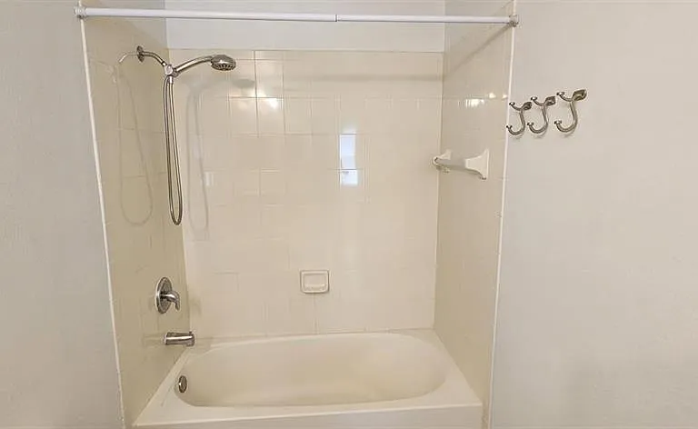 536 Cresting Oak Cir #10 — Photo 16