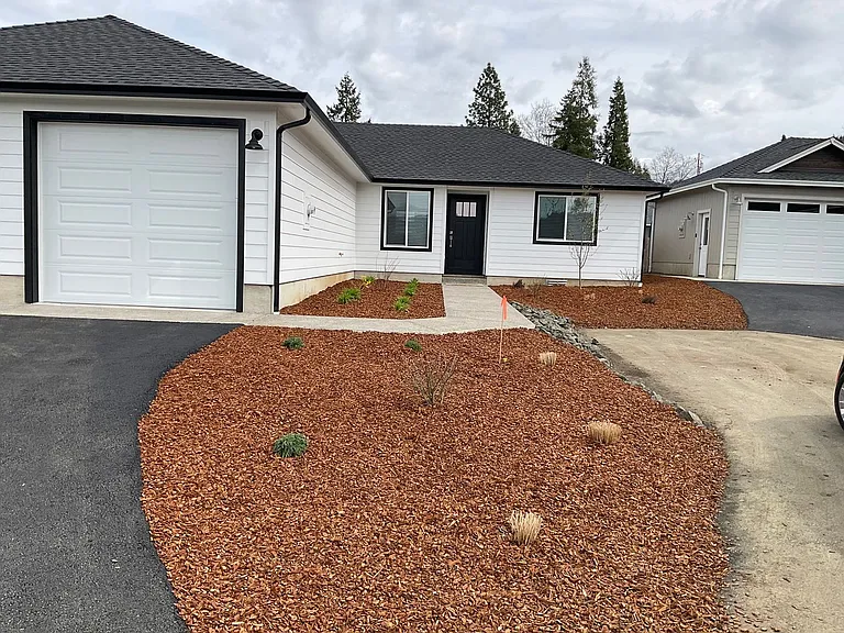 849 Crystal Ct — Photo 1