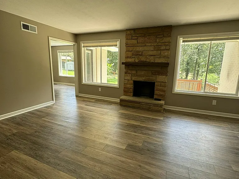 5979 Saint Leonards Dr — Photo 5