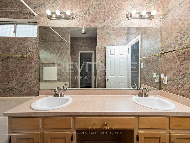 105 Ventura Cir — Photo 35