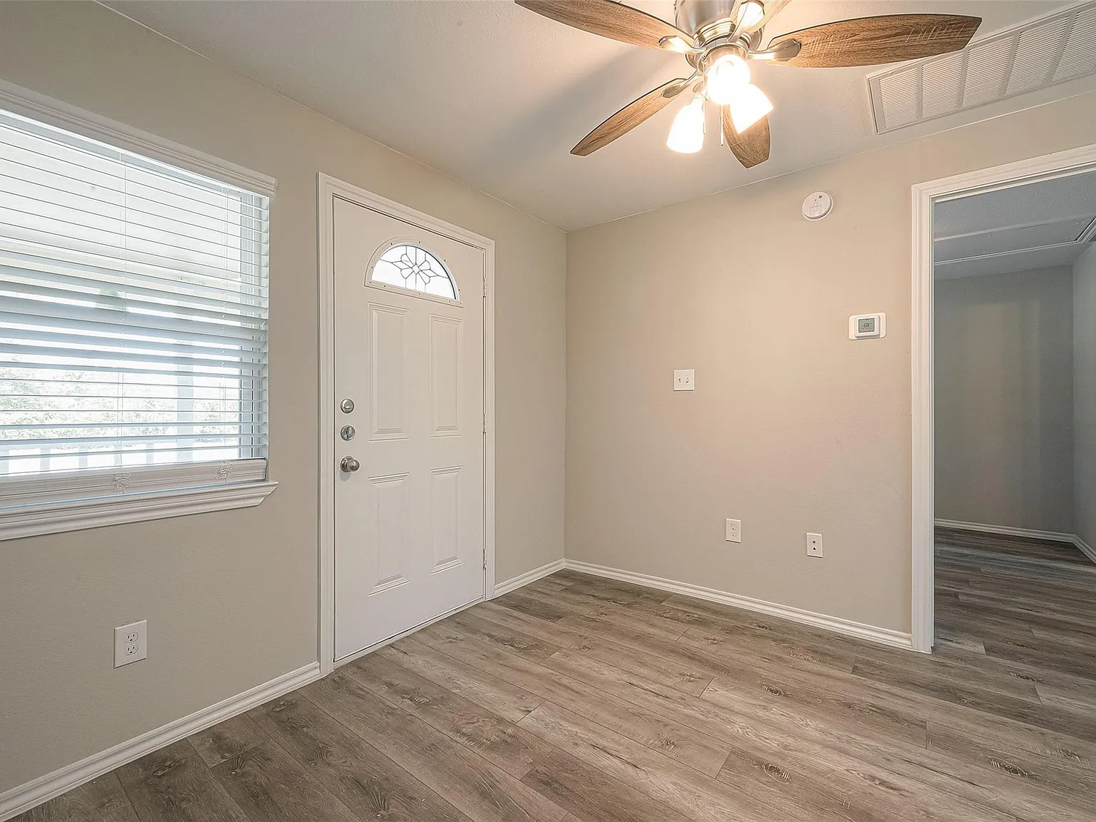 1 bed, 1.0 bath, 396 sqft, $1,100 — Photo 4