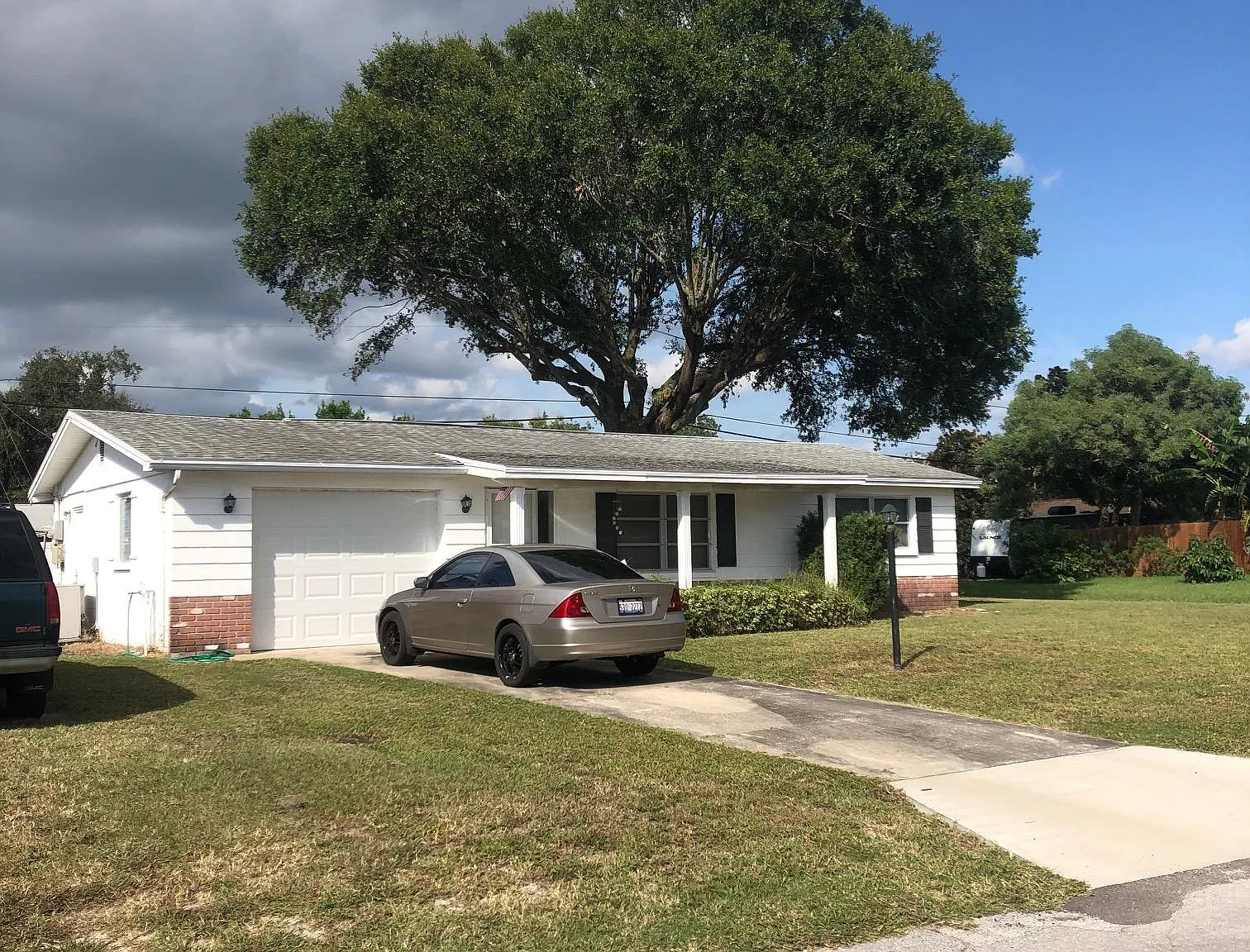 2 bed, 1.5 bath, 888 sqft, $1,550 — Photo 2