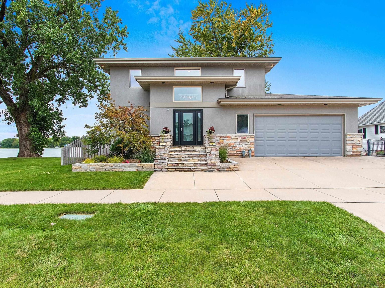 841 Broad St, Menasha, WI 54952 Zillow(00)