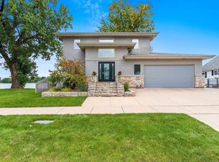 841 Broad St, Menasha, WI 54952
