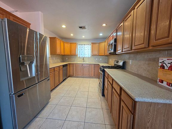 3rd image of 1041 Citrus St