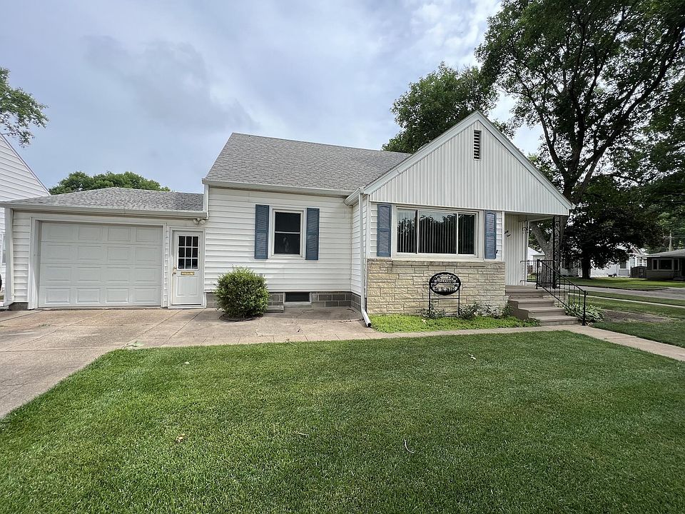 64 W 16th St, Fremont, NE 68025 | Zillow