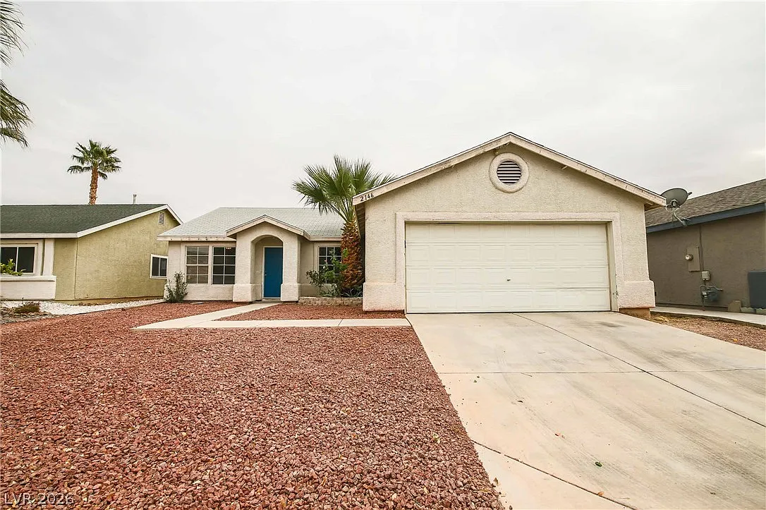 3 bed, 2.0 bath, 1585 sqft, $2,000 — Photo 2
