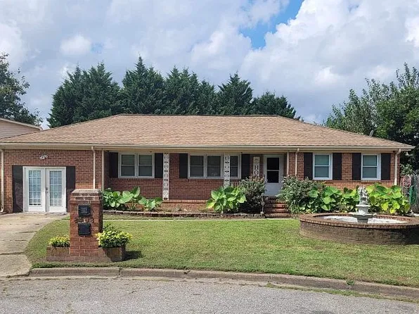 2408 Crown Ct, Chesapeake, VA 23325