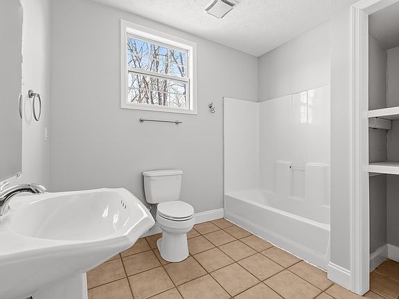 5th image of 306 E Gordon Ave