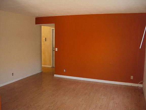 5th image of 397 Danbury Cir