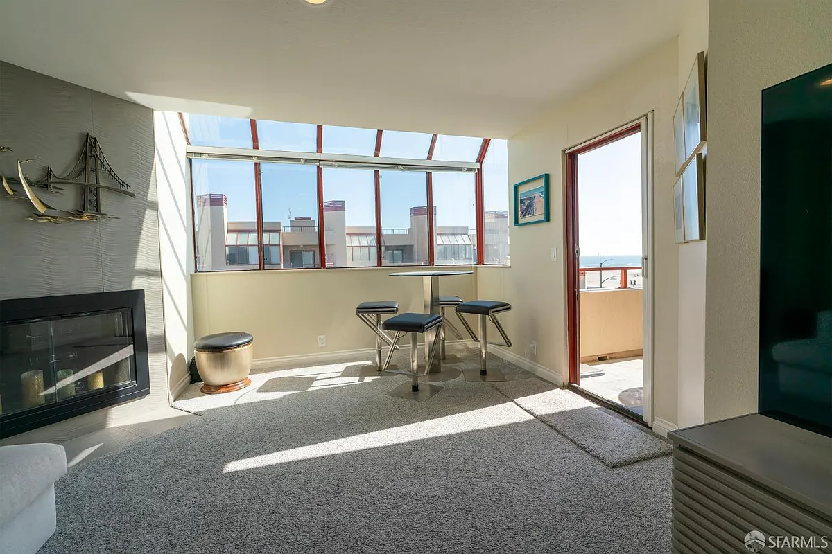 Building Photo - 855 La Playa St #451