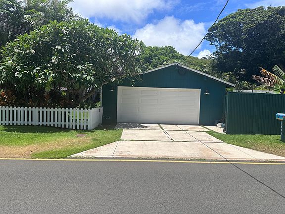 Garage / Driveway