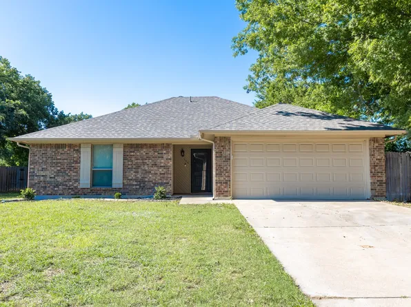 329 Matthew Ct, Burleson, TX 76028