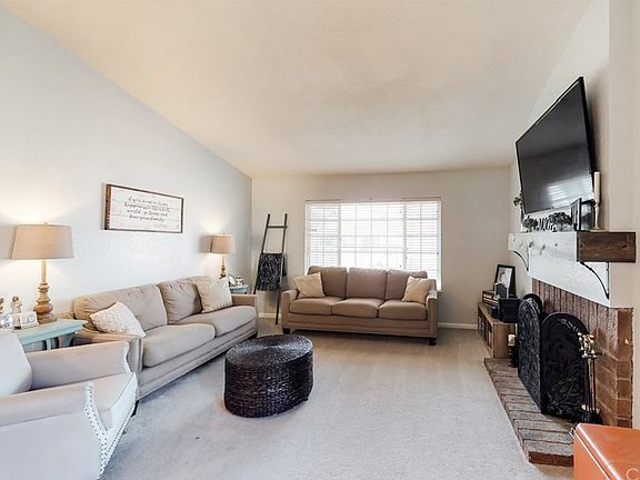 5th image of 2853 E Fairfield St