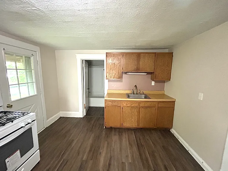 843 Bond St #UP — Photo 9