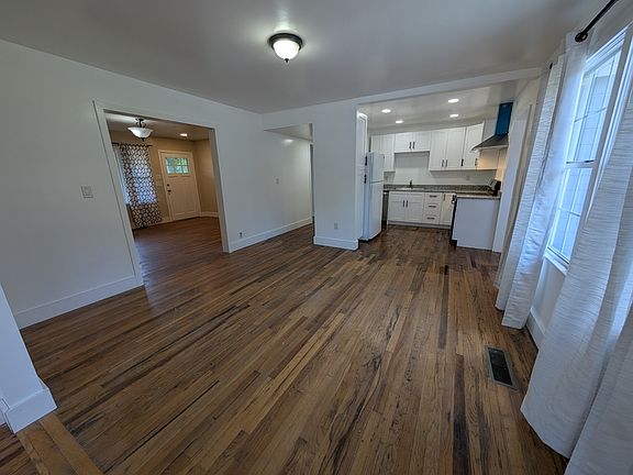 5th image of 427 Crossway Rd