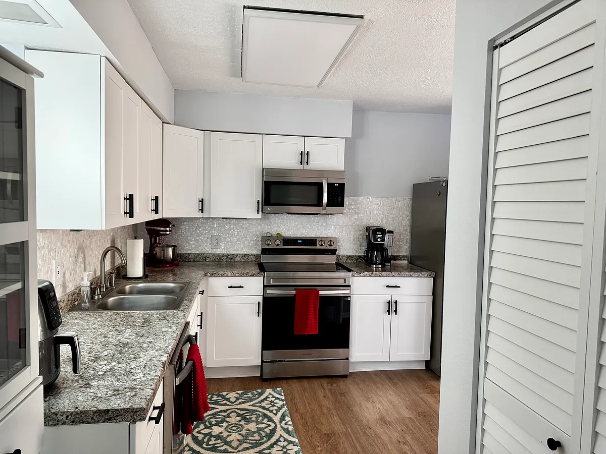 Building Photo - 2220 Bahia Vista St #G7