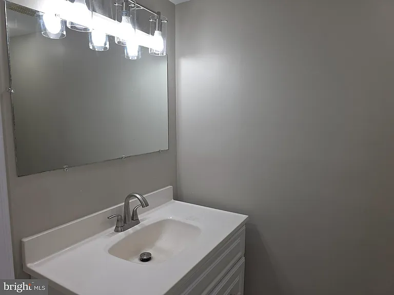218 Eisenhower Ct — Photo 18