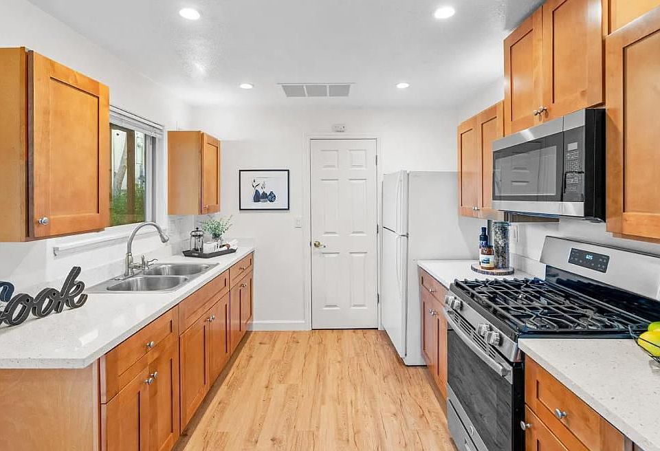 1st image of 625 Encino Dr