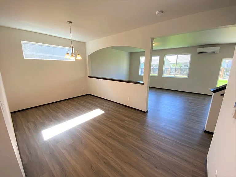 2108 W Sunnyview Ln — Photo 9