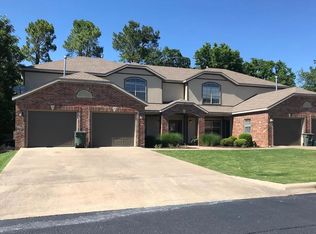 200 E Granada St APT 4, Fayetteville, AR 72703