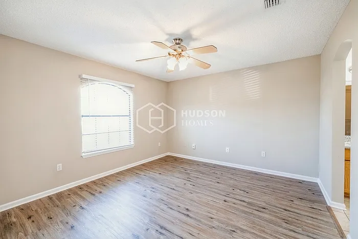 2044 Hunters Trace Cir — Photo 11
