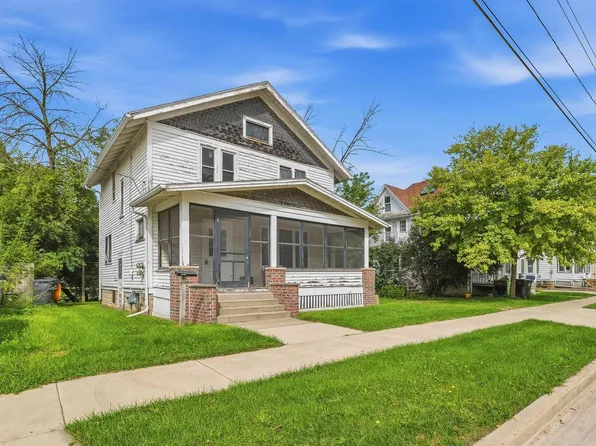 910 S Spring St, Beaver Dam, WI 53916