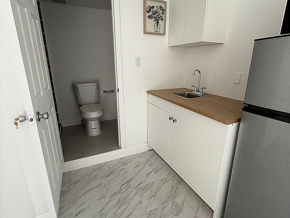 2nd image of 925 NW 51st St #4