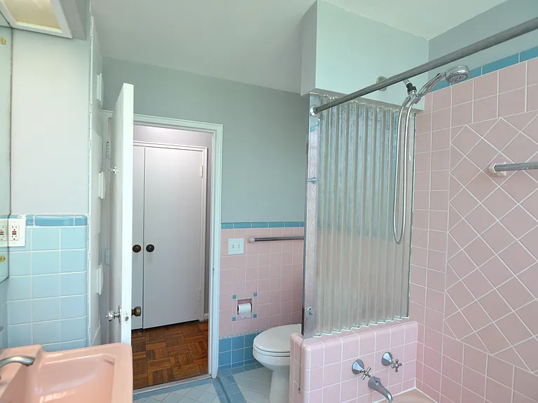 4028 Ledgewood Dr — Photo 15