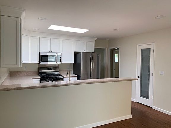 4th image of 4102 Lake Harbor Ln