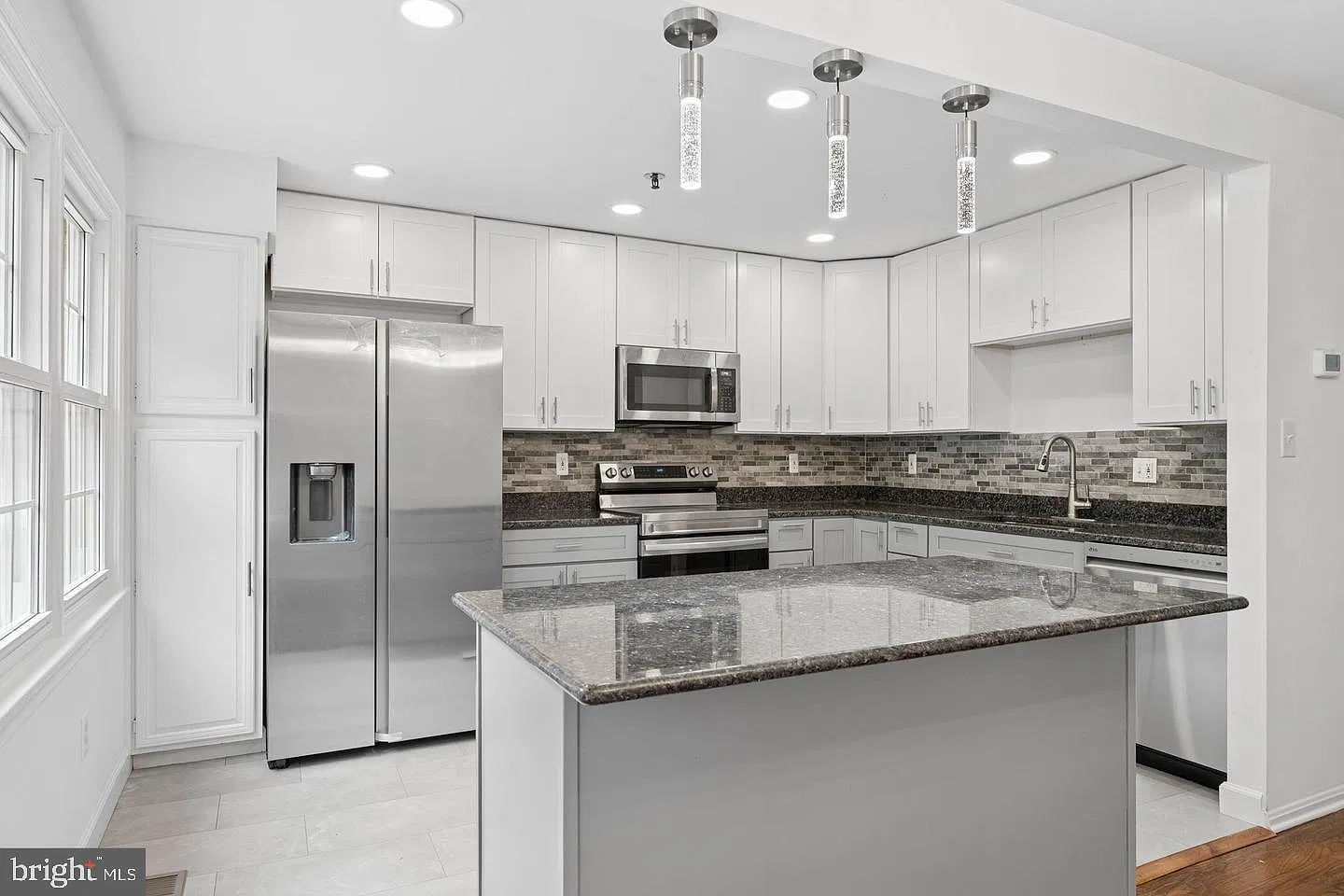 3 bed, 3.5 bath, 1980 sqft, $3,100 — Photo 3