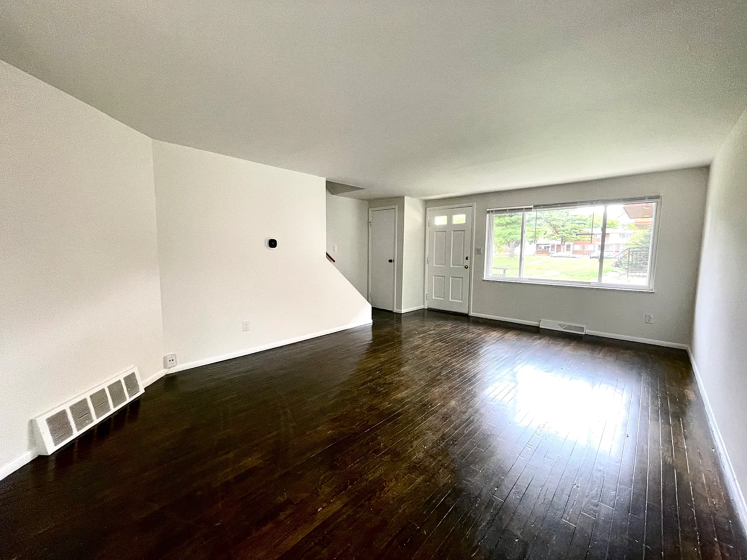3 bed, 1200 sqft, $1,500 — Photo 3