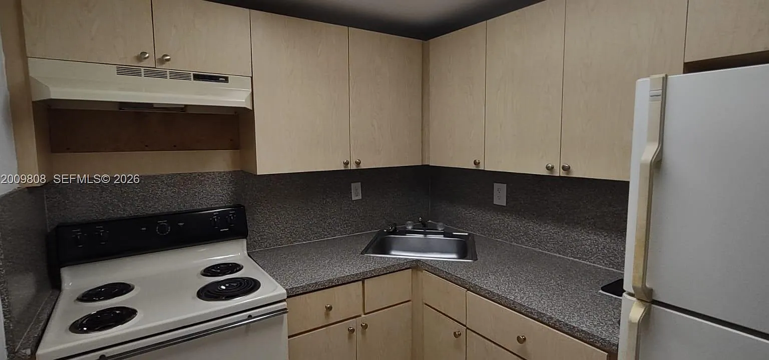 Las Estrellas Condo — Photo 4