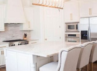 203 Shadows Bend Dr, Baton Rouge, LA 70810