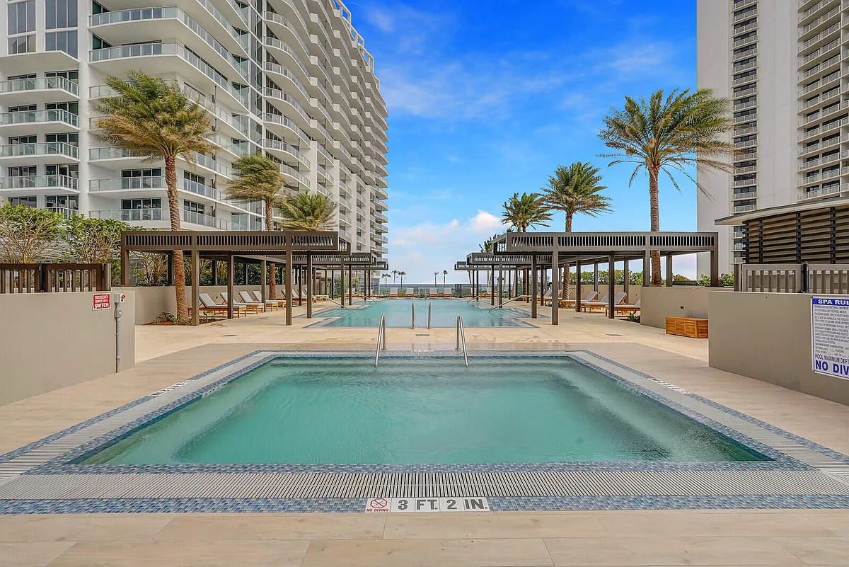 Building Photo - 3100 N Ocean Dr #704