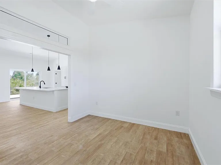 6 Bank Ct — Photo 9