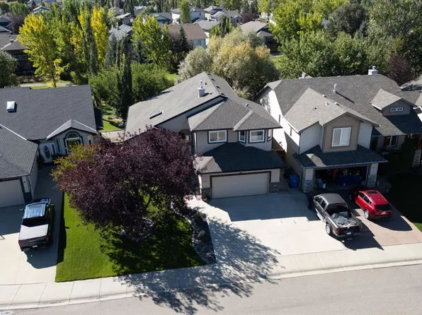 64 NE Riverwood Mnr W, Lethbridge, AB T1K 7Y2