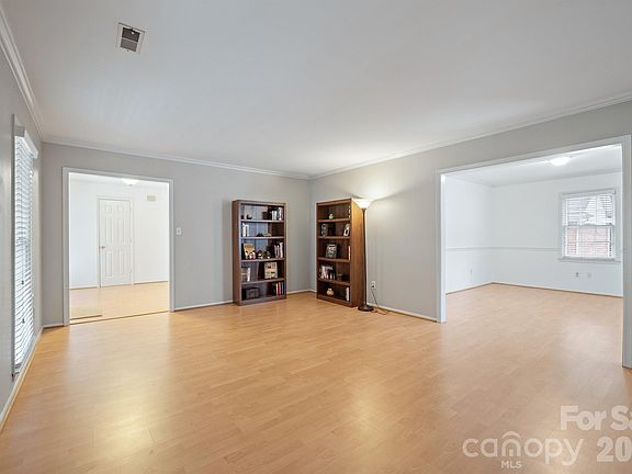 5th image of 1122 Berry Ridge Rd