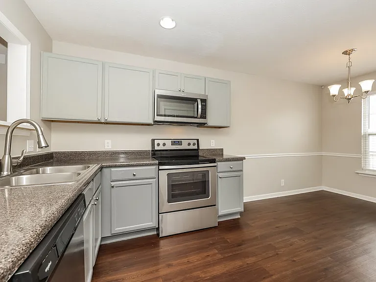 1017 Cheryl Ln — Photo 5