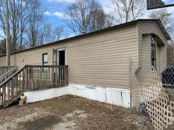 130 McMichael Ln, Flat Rock, NC 28731