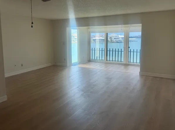 868 Bayway Blvd APT 307, Clearwater, FL 33767