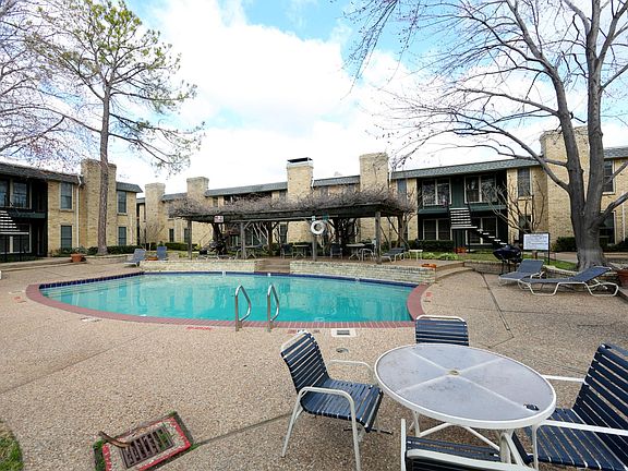 4th image of 7729 Meadow Park Dr #D