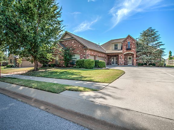 3rd image of 2101 Pembroke Ln