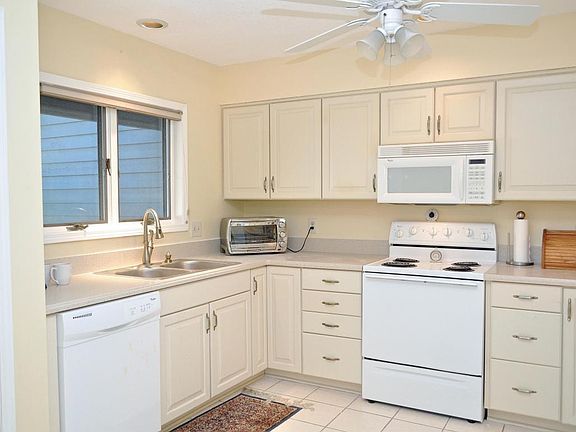 5th image of 33 Little Bay Harbor Dr
