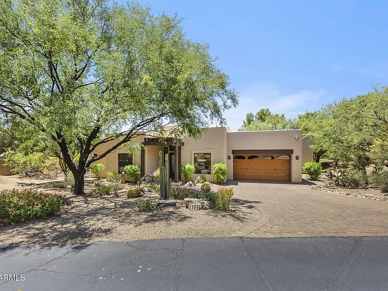 3105 E Arroyo Hondo Rd — Photo 2