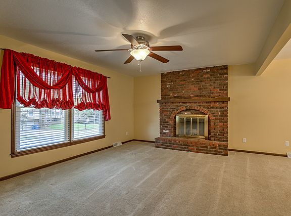 4th image of 1021 Essex St