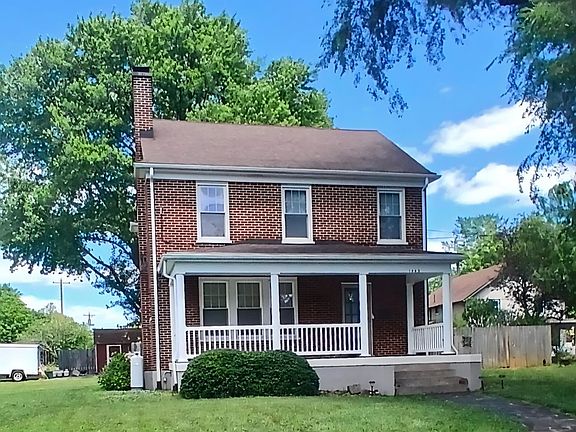2nd image of 1305 Park St