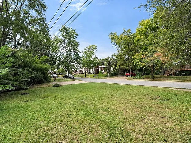 1335 Woodland Dr #1 — Photo 17