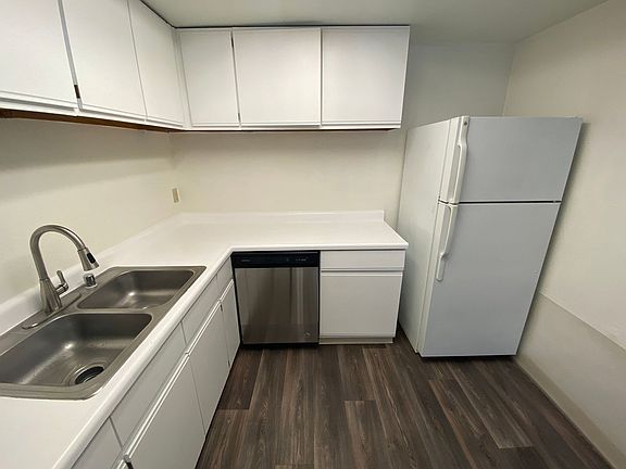 2nd image of 530 Sullivan Ln APT C